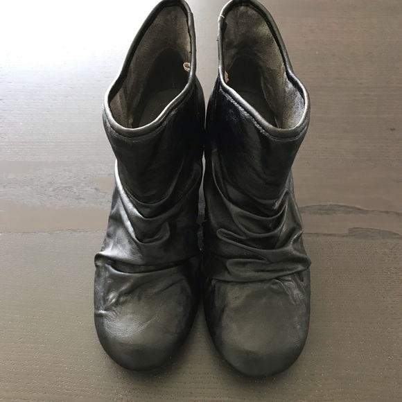 G21 Vegan Leather Booties - Picture 2 of 3